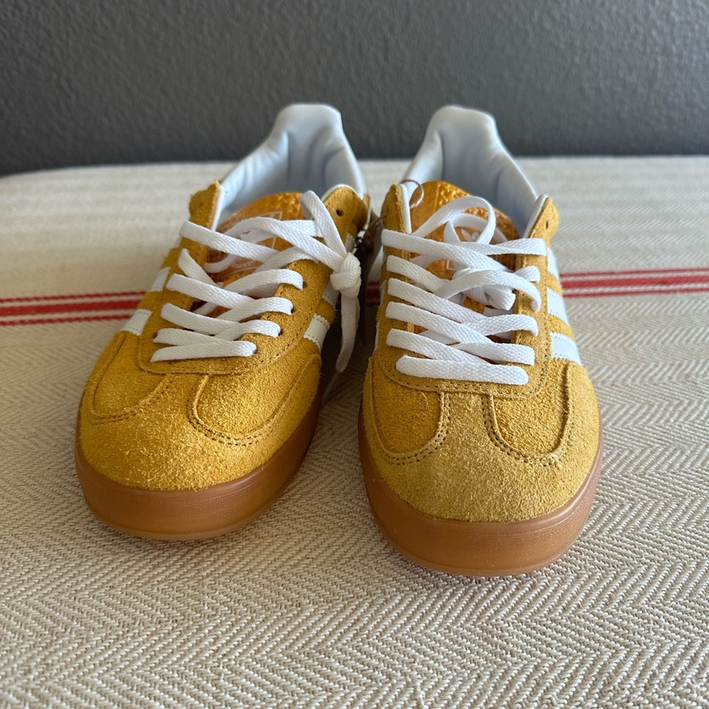 New adidas gazelles | mens size 7, women’s size 8.5